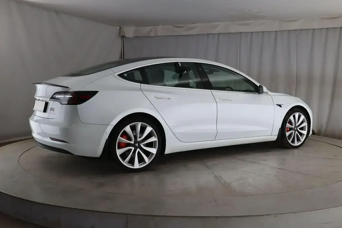 Used Tesla Model 3 Performance 82 kW (112 HP) 2019 White Sedan