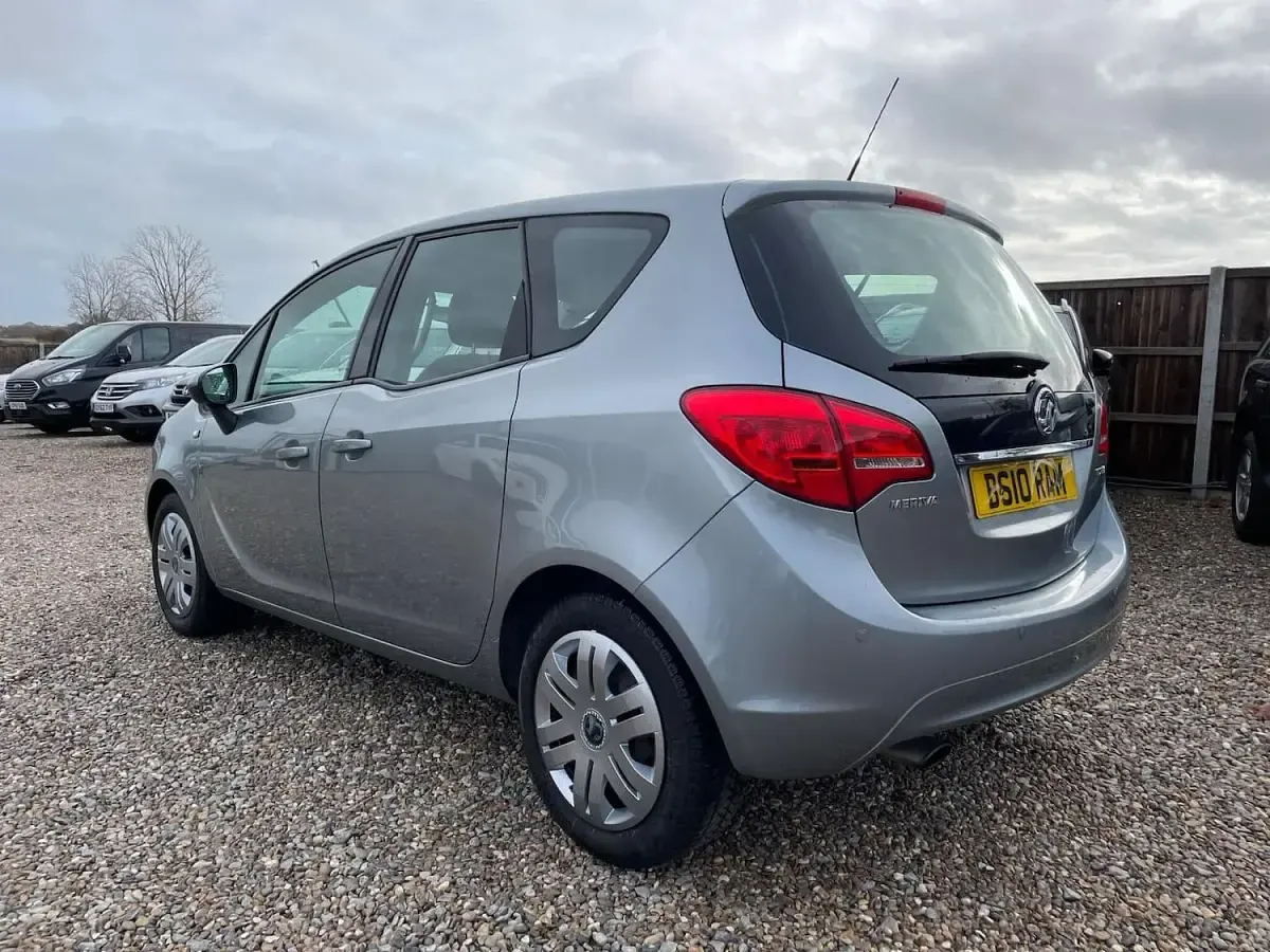 Used Vauxhall Meriva 140 HP (102 kW) 2012 Silver MPV