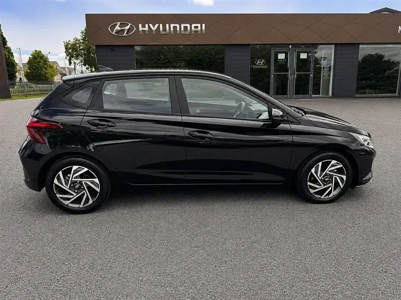 Used Hyundai i20 Advanced 100 HP (73 kW) 2024 Black Hatchback