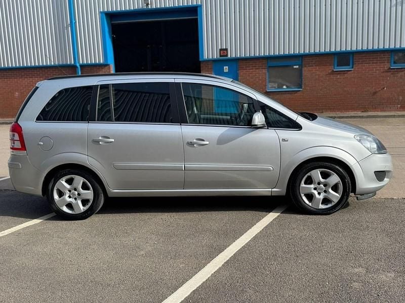 Used Vauxhall Zafira 140 HP (102 kW) 2011 Silver MPV