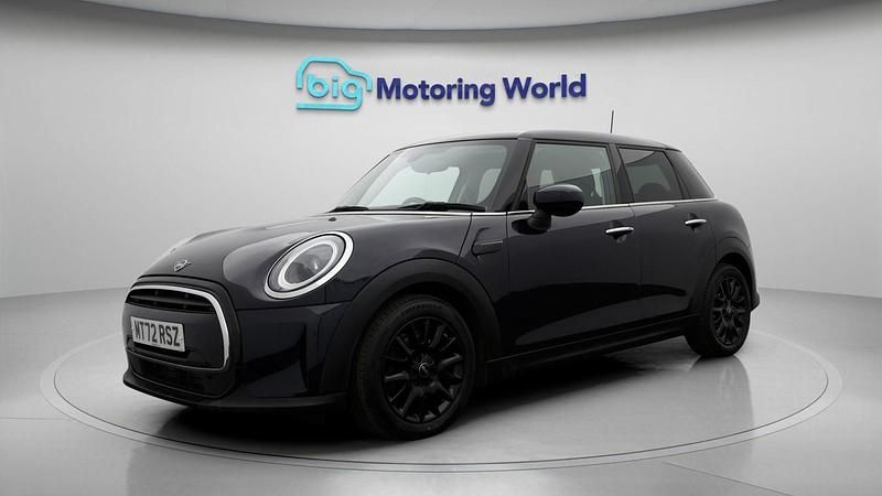 Used Mini Cooper Classic 134 HP (98 kW) 2022 Blue/black Hatchback