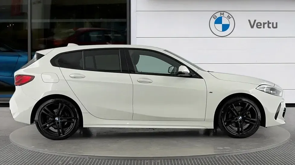 Used BMW 118 M Sport 134 HP (98 kW) 2022 White Hatchback