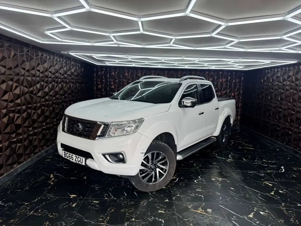 Used Nissan Navara Tekna 2016 White Pickup