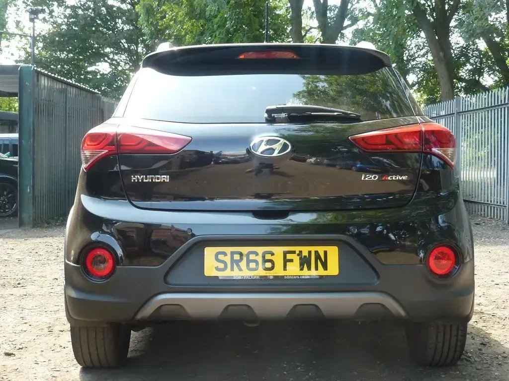 Used Hyundai i20 Active 100 HP (73 kW) 2017 Black Hatchback