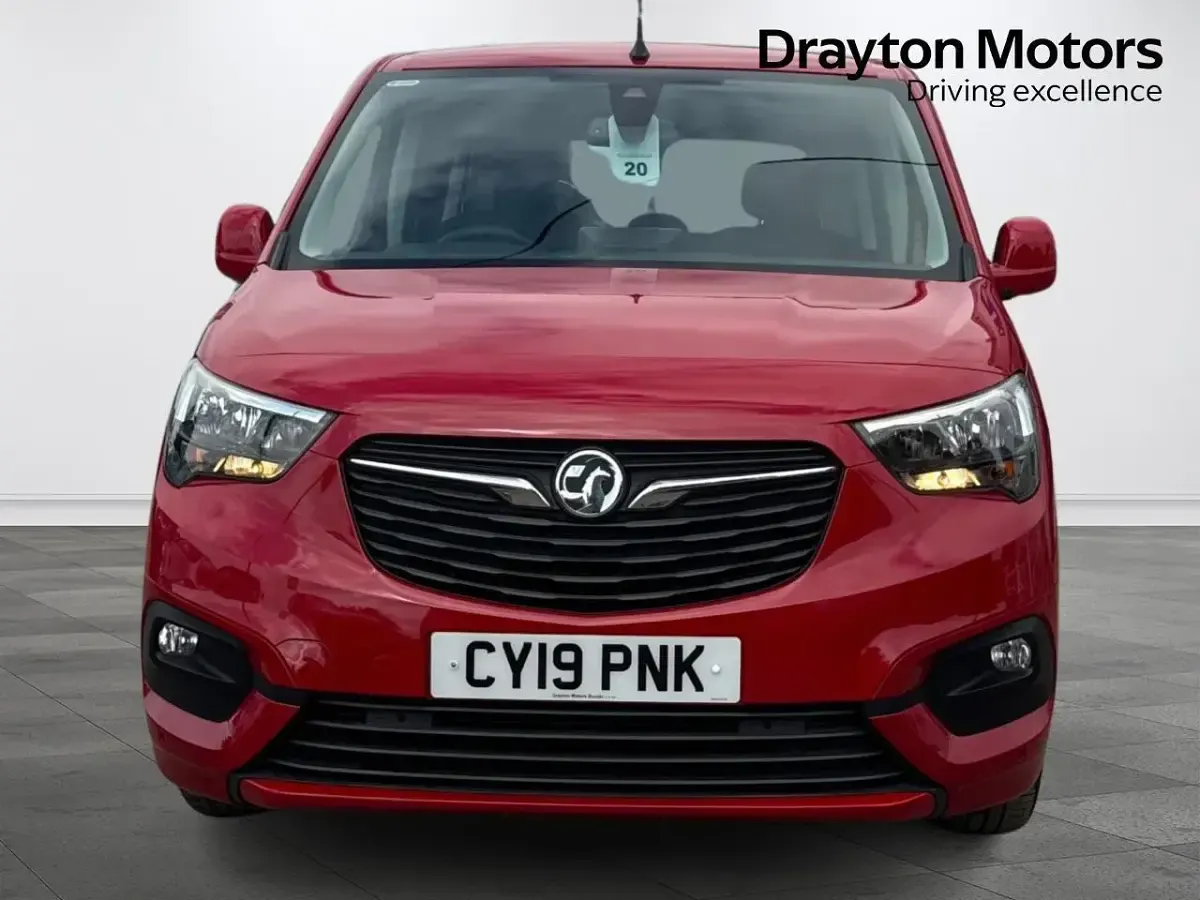 Used Vauxhall Combo S 110 HP (80 kW) 2019 Red MPV