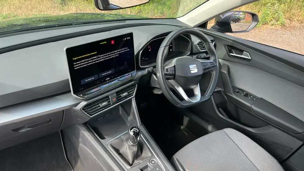 Used Seat Leon SE Dynamic 115 HP (84 kW) 2024 Magnetic tech grey