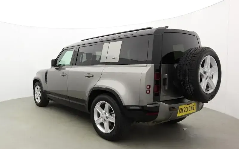 Used Land Rover Defender SE Dynamic 249 HP (183 kW) 2023 Silver SUV