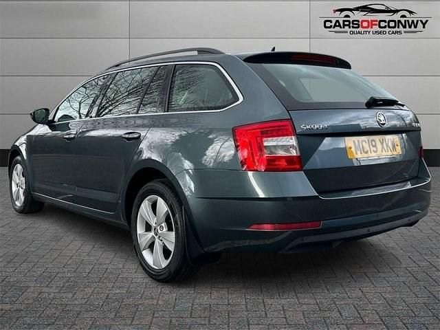 Usado Skoda Octavia SE Technology 115 CV (84 kW) 2019 Gris Familiar