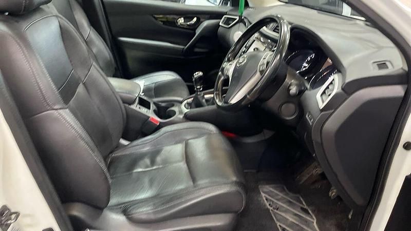 Used Nissan Qashqai Tekna 115 HP (84 kW) 2014 White SUV