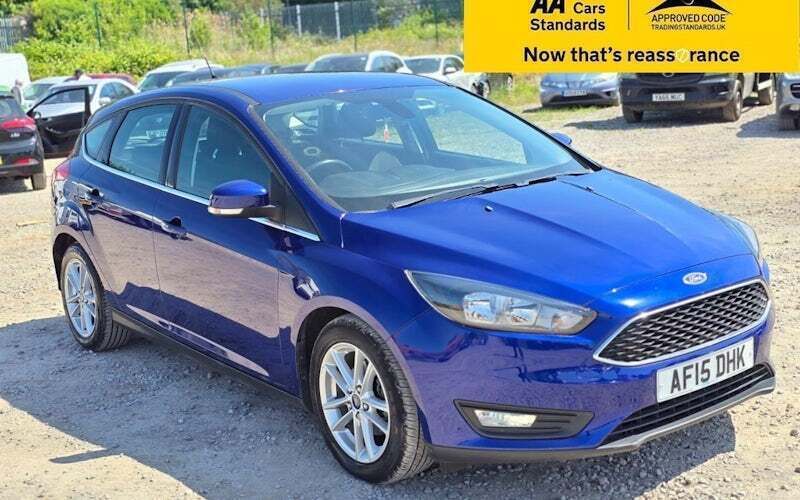 Blue Used 2015 Ford Focus Zetec Hatchback | £7,388 (Fair price) - Image 1/4