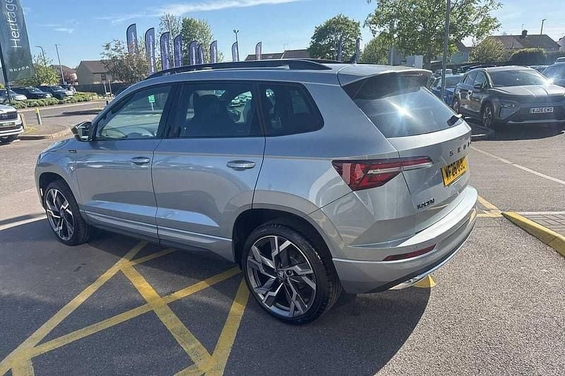 Neu Skoda Karoq SportLine 110 PS (80 kW) 2026 Silber SUV