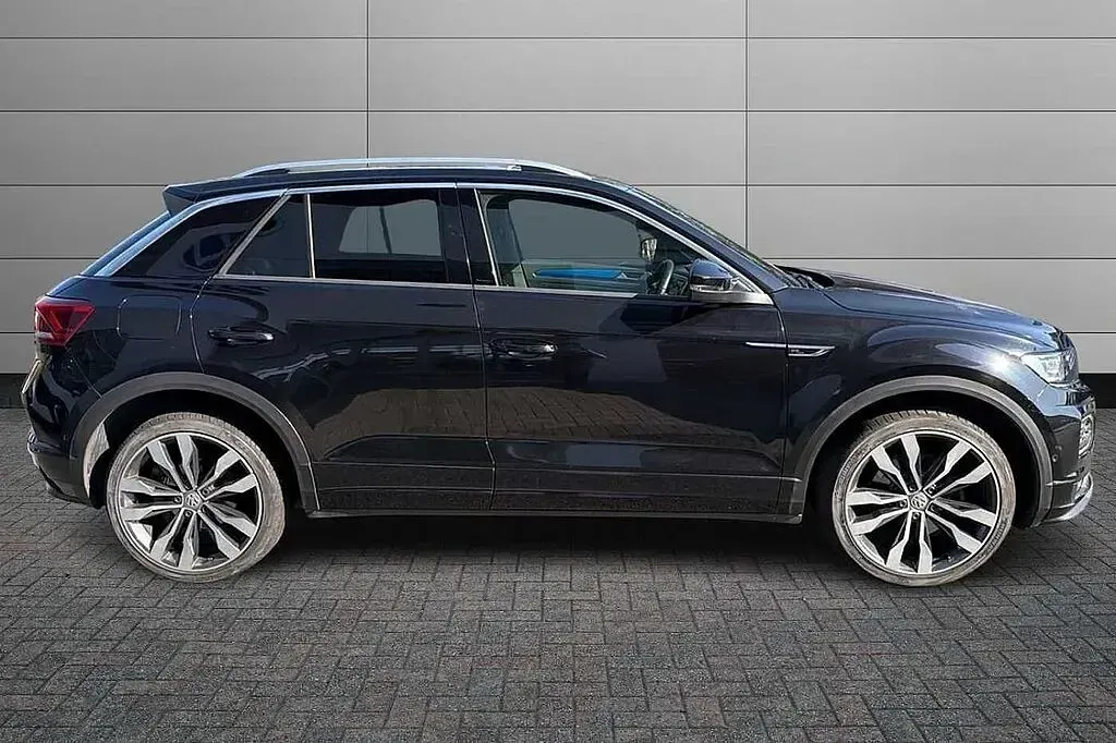 Used VW T-Roc R-line 150 HP (110 kW) 2020 Deep black SUV