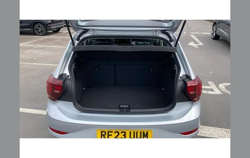 Used VW Polo Life 95 HP (69 kW) 2023 Silver Hatchback