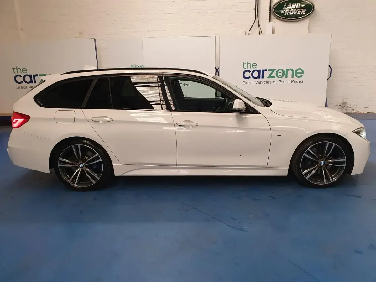 Begagnad BMW 320 M Sport 2015 Vit Kombi