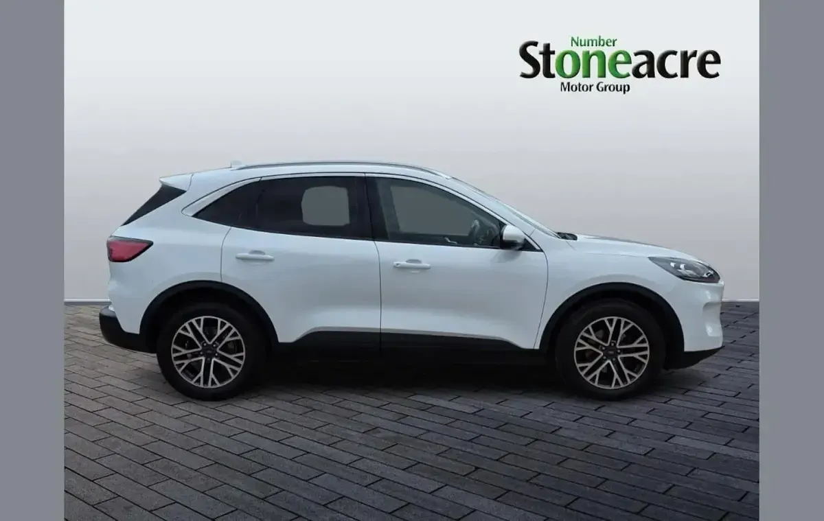 Used Ford Kuga Titanium 190 HP (139 kW) 2022 White SUV