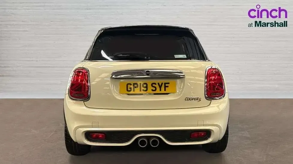 Used Mini Cooper S Comfort 192 HP (141 kW) 2019 White Hatchback