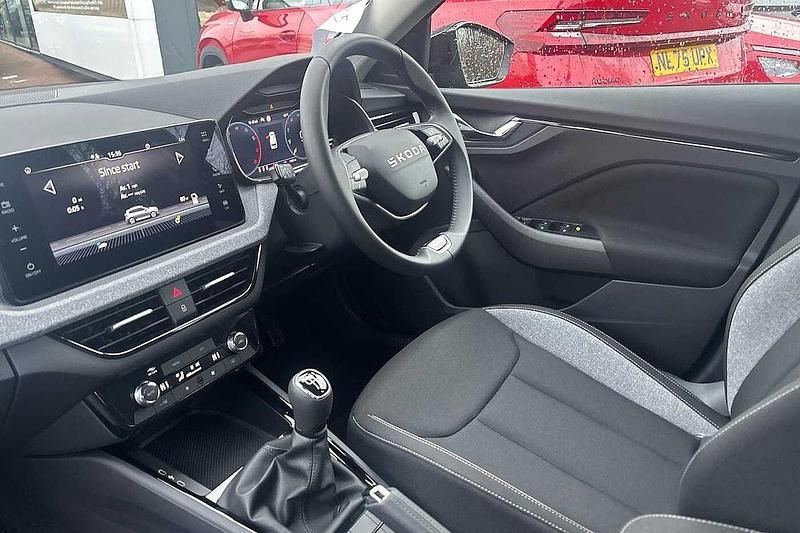 New Skoda Kamiq SE 70 HP (51 kW) 2025 Black magic pearl effect SUV