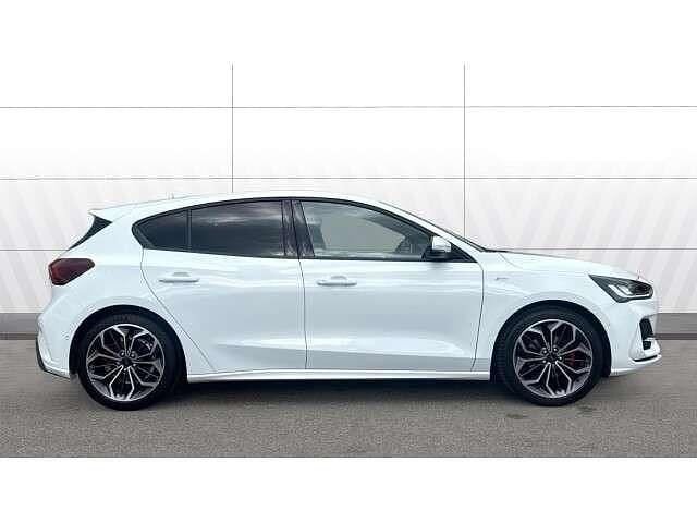 Used Ford Focus ST-Line X 155 HP (114 kW) 2023 White Hatchback