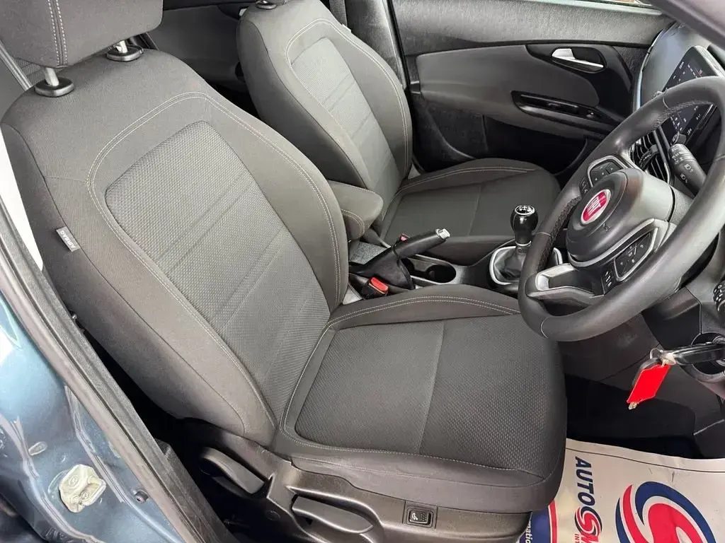 Used Fiat Tipo Life 100 HP (73 kW) 2021 Green Estate