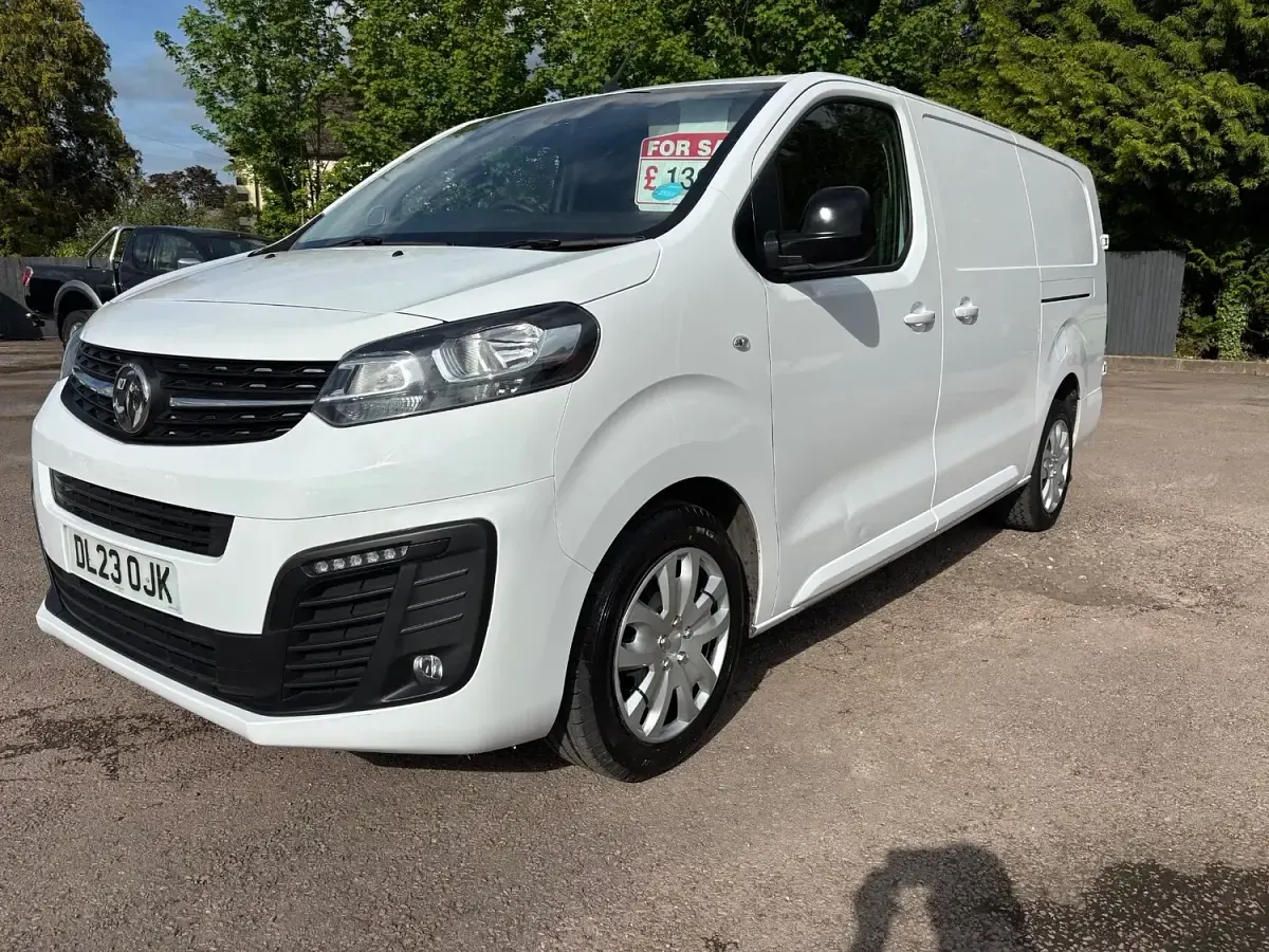 Used Vauxhall Vivaro 100 HP (73 kW) 2023 White MPV