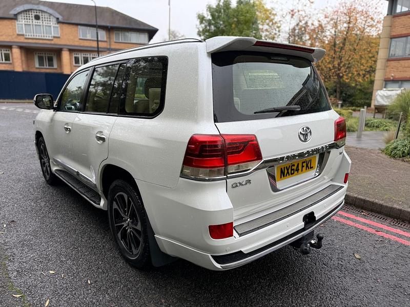 Used Toyota Land Cruiser 271 HP (199 kW) 2015 White