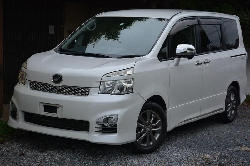 Used Toyota Voxy 2012 Pearl white MPV