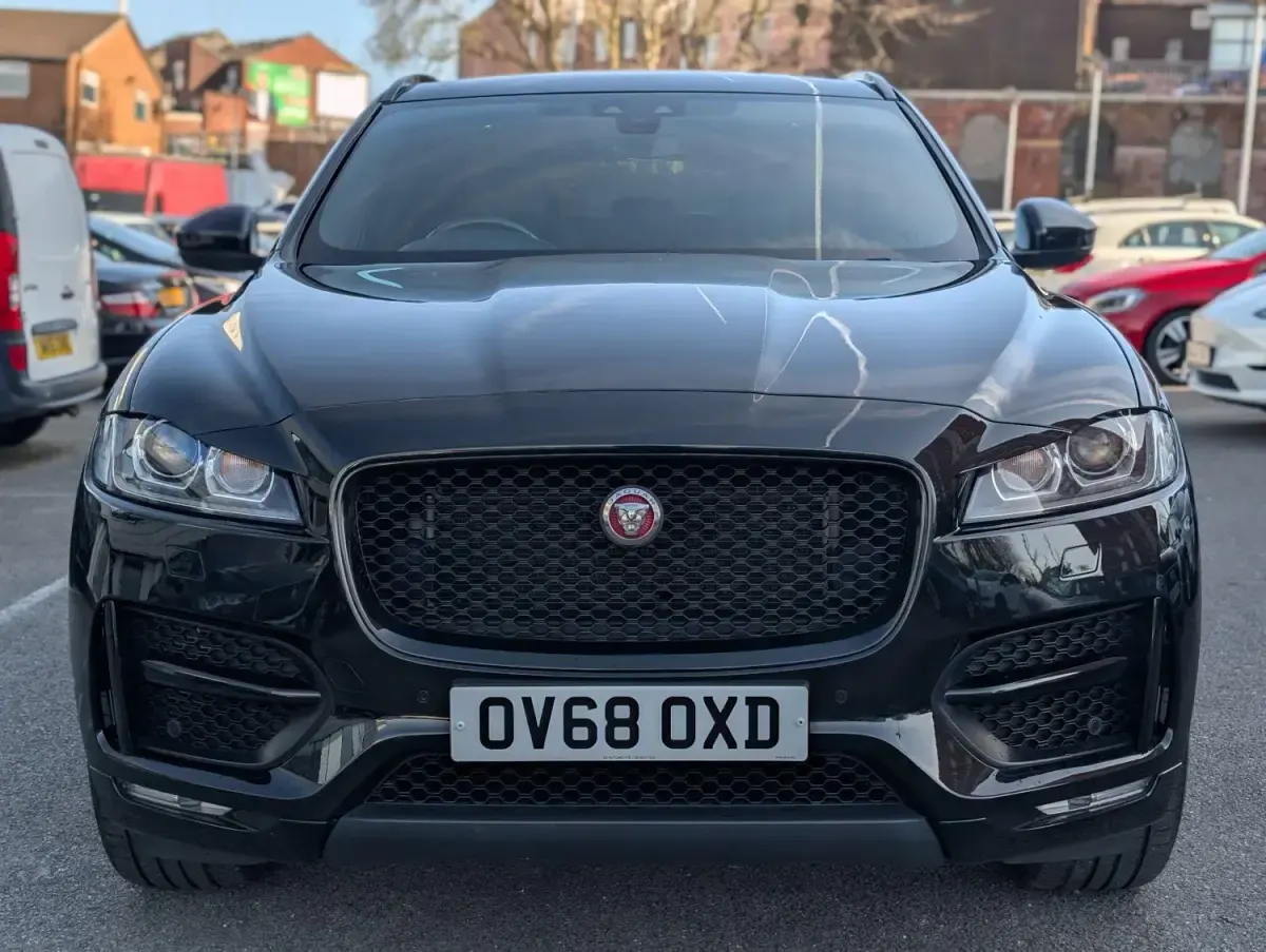 Second-hand Jaguar F-Pace R-Sport 240 CP (176 kW) 2018 Negru SUV