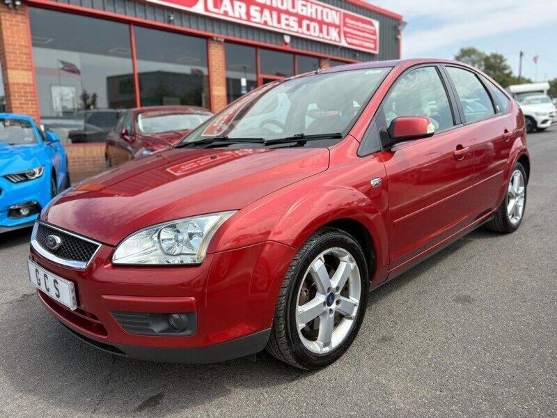 Red Used 2006 Ford Focus Ghia Hatchback | £990 (Fair price) - Image 1/4