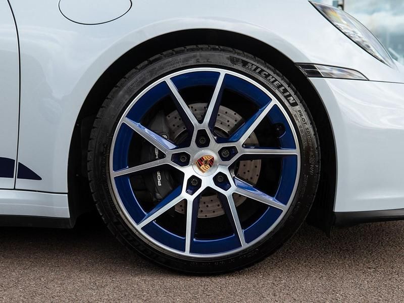 Used Porsche 911 Carrera 394 HP (289 kW) 2025 Grey Coupe