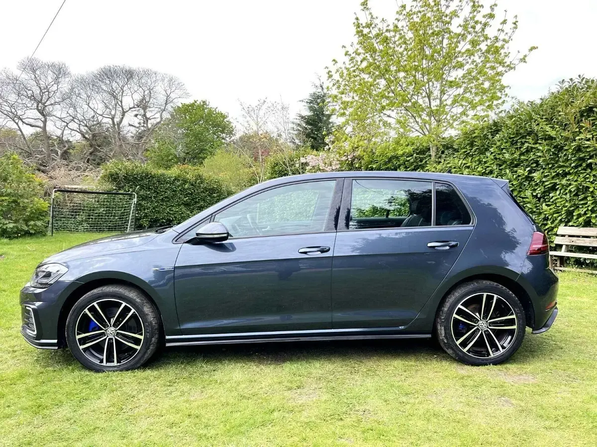 Used VW Golf VII GTE 204 HP (150 kW) 2017 Blue Hatchback