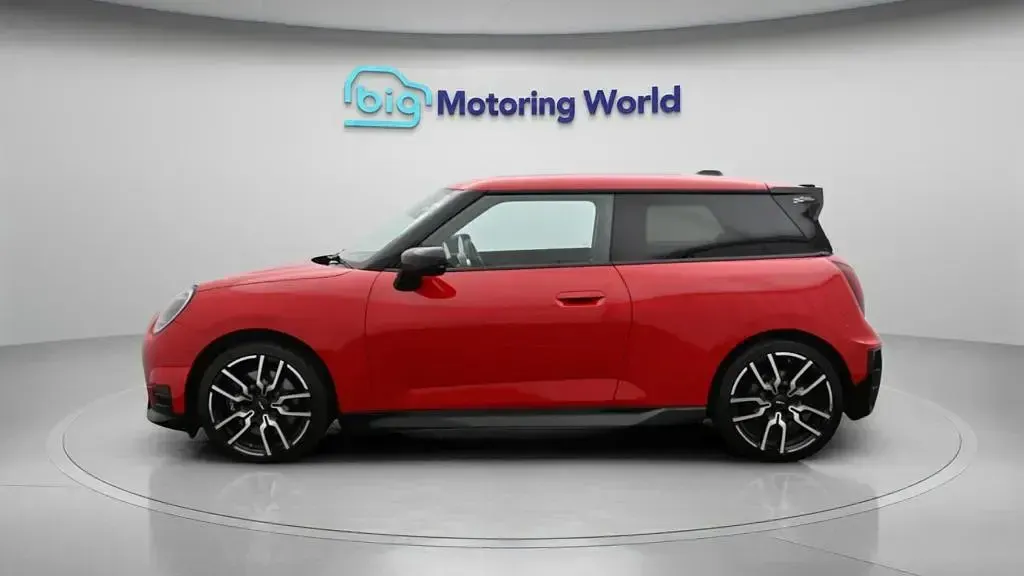 Used Mini Cooper SE Sport 160 kW (218 HP) 2024 Red Hatchback