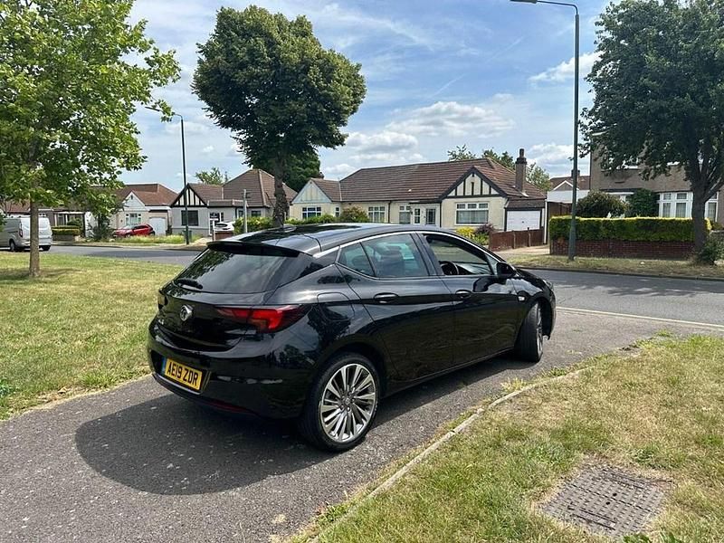 Second-hand Vauxhall Astra 148 CP (108 kW) 2019 Negru Hatchback