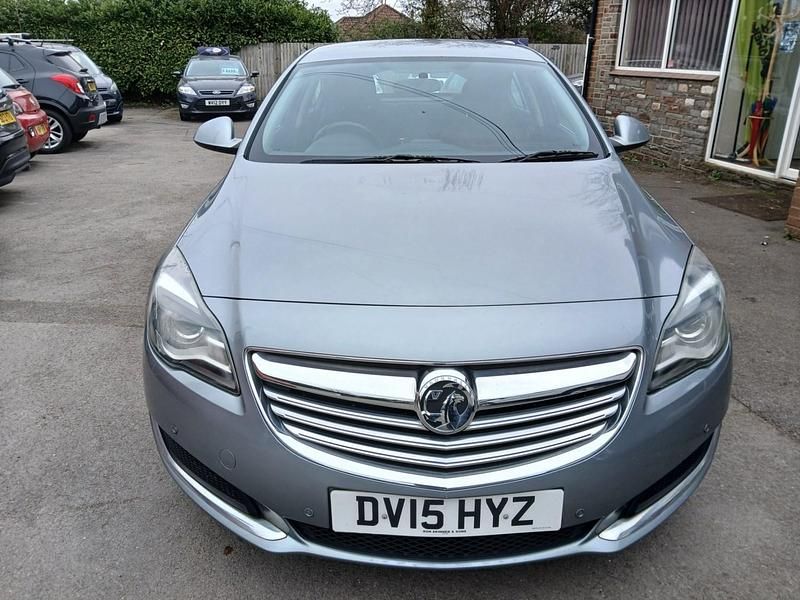 Used Vauxhall Insignia Design Edition 140 HP (102 kW) 2015 Silver Hatchback