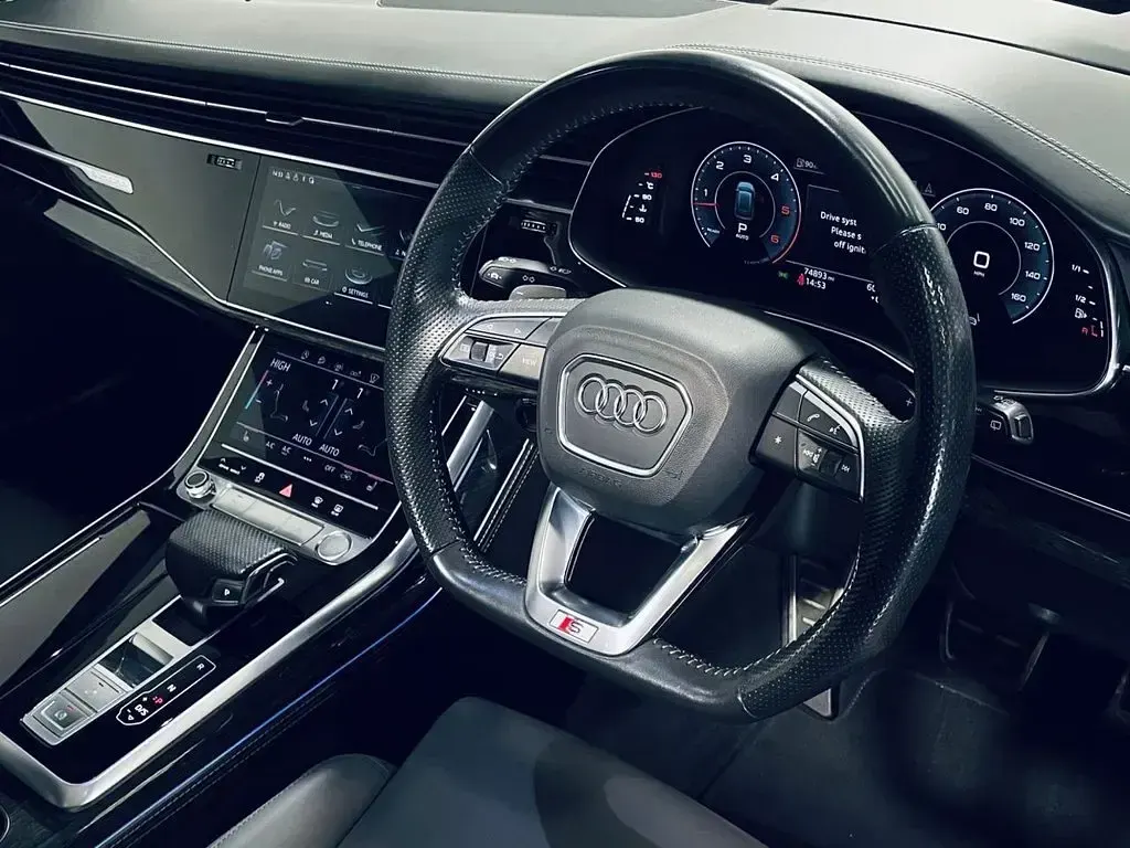 Used Audi Q8 Advanced 286 HP (210 kW) 2019 Blue SUV