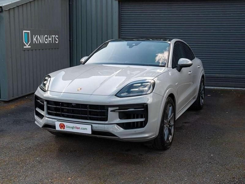 Begagnad Porsche Cayenne 470 HK (345 kW) 2023 Grå SUV