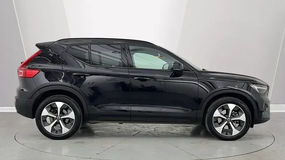 Begagnad Volvo XC40 Plus 2024 Svart SUV