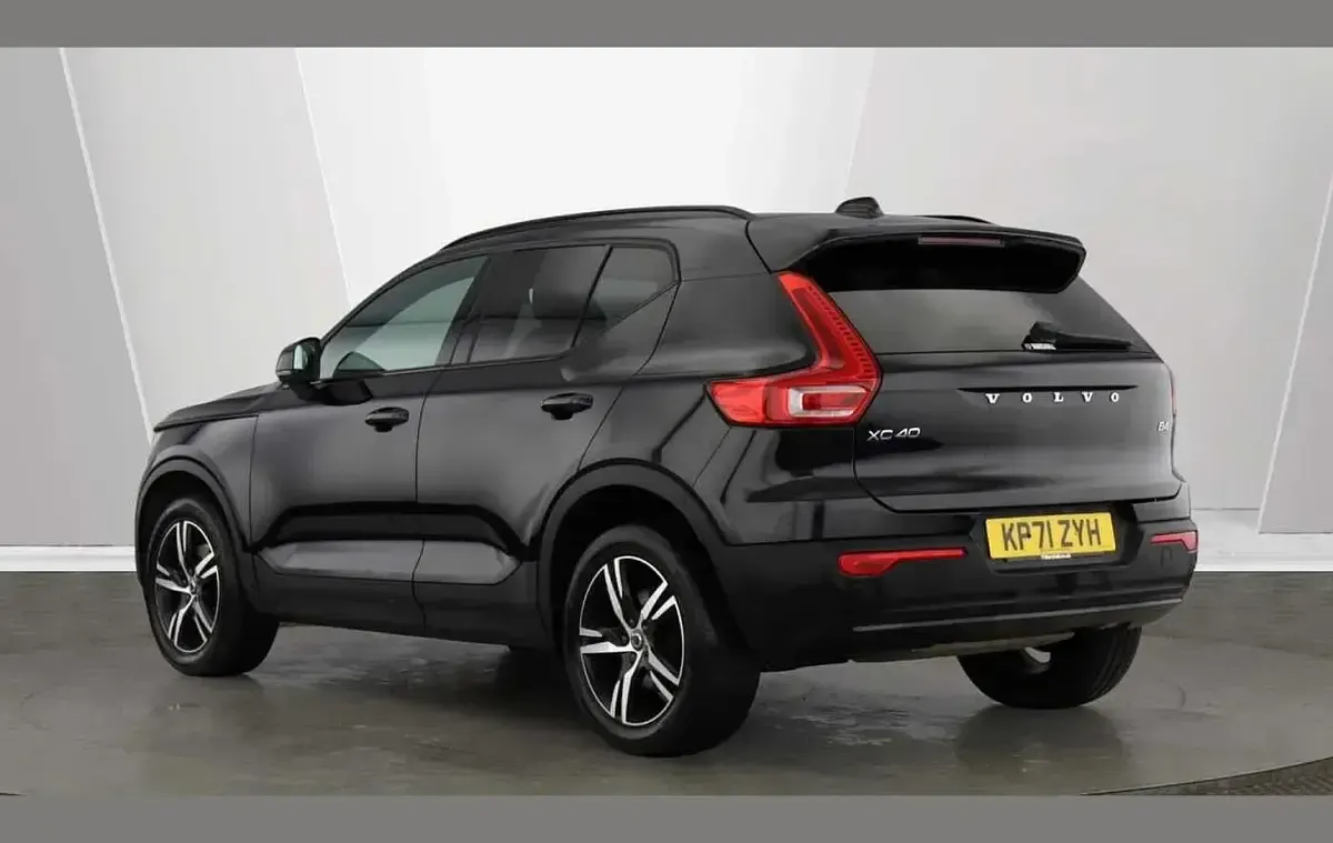 Used Volvo XC40 R-Design 194 HP (142 kW) 2021 Black SUV