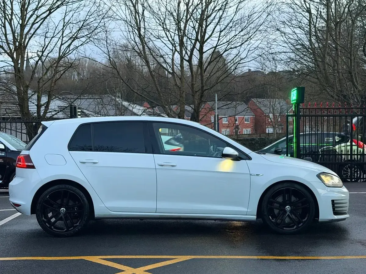 Used VW Golf VII GTD 181 HP (133 kW) 2015 White Hatchback