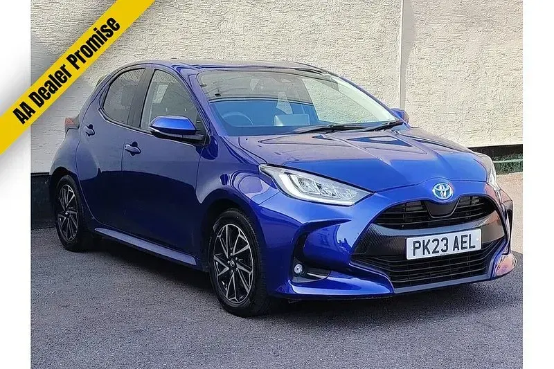 Used Toyota Yaris Design 2023 Galactic blue Hatchback