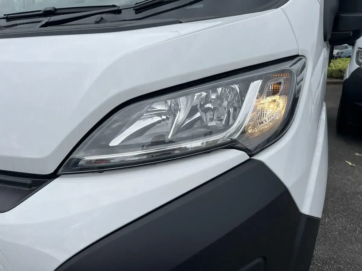 New Vauxhall Movano S 140 HP (102 kW) 2026 Kaolin white