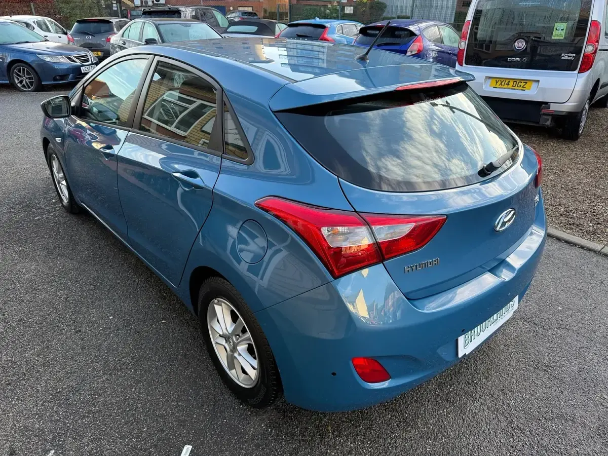 Used Hyundai i30 Active 100 HP (73 kW) 2013 Blue Hatchback
