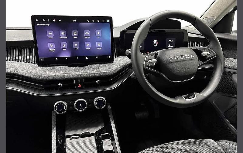 Used Skoda Superb SE Technology 147 HP (108 kW) 2025 Pure white Hatchback