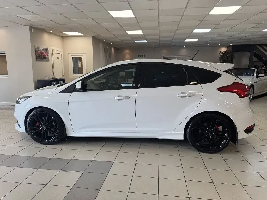 Used Ford Focus ST 2018 White Hatchback