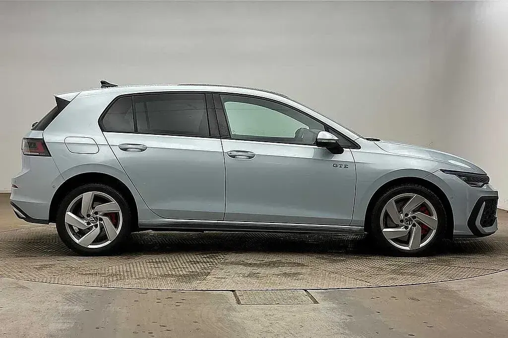 Used VW Golf VIII GTE 272 HP (200 kW) 2026 Blue Hatchback