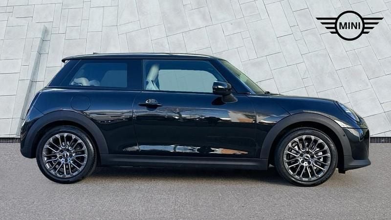 Used Mini Cooper Hatch 113 kW (154 HP) 2025 Black Hatchback