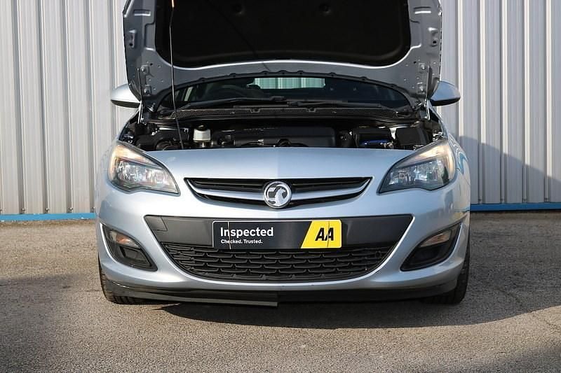 Used Vauxhall Astra 130 HP (95 kW) 2013 Silver Hatchback