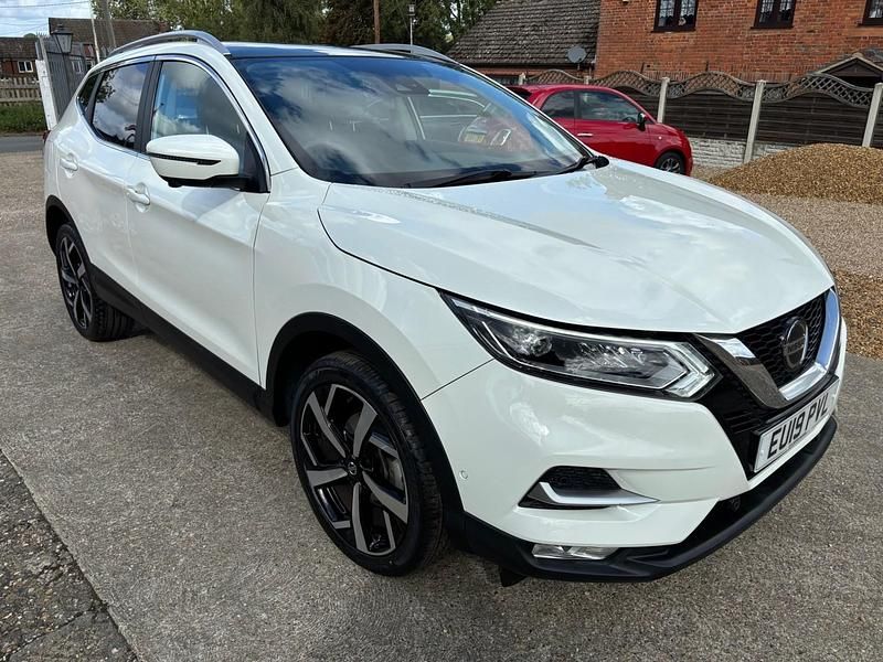 White Used 2019 Nissan Qashqai Tekna SUV | £14,495 (Fair price) - Image 1/4