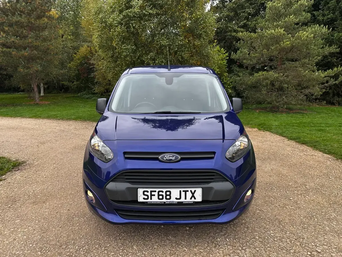 Used Ford Grand Tourneo Connect Zetec 120 HP (88 kW) 2018 Blue MPV