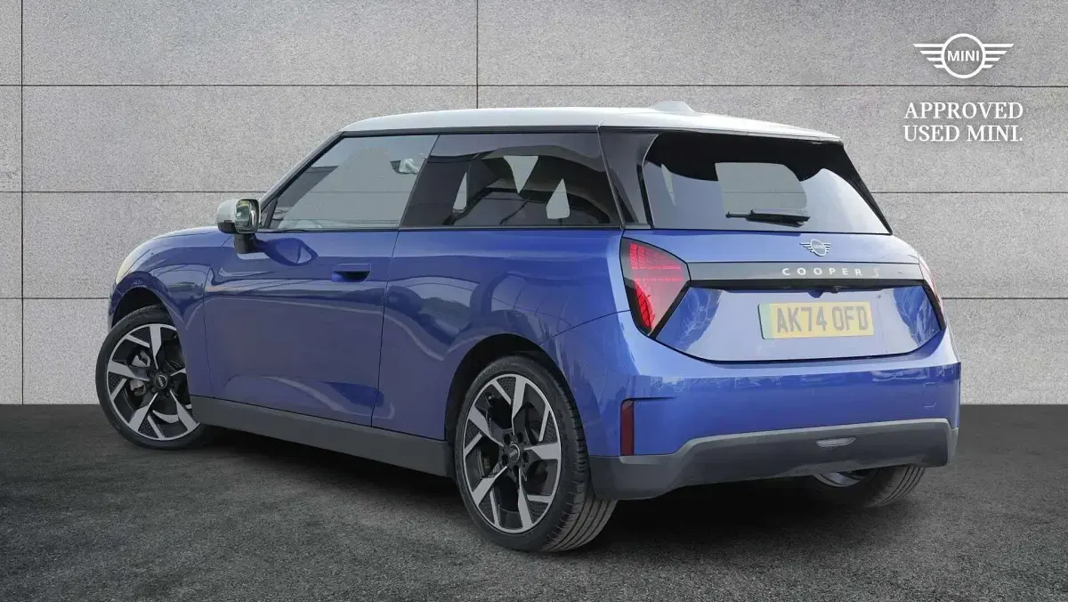 Używany Mini Cooper SE Hatch 158 kW (215 KM) 2024 Niebieski Hatchback