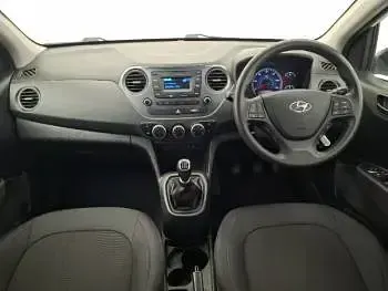 Used Hyundai i10 SE 66 HP (48 kW) 2017 White Hatchback